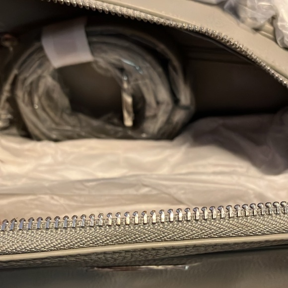 Brand new with tags woman’s crossbody bag w/ detachable strap and dustbag - Picture 3 of 5